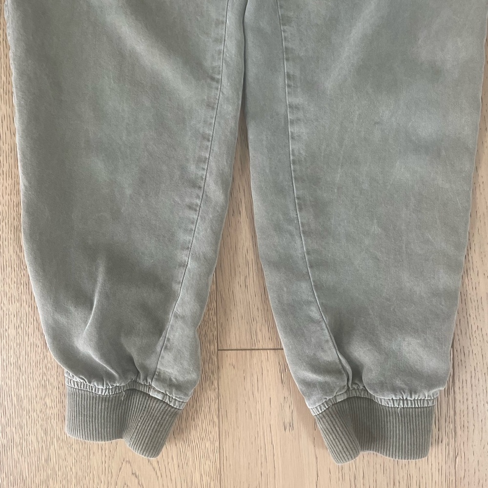 American eagle cargos. - Picture 2 of 5